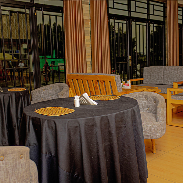 Restaurant & Bar